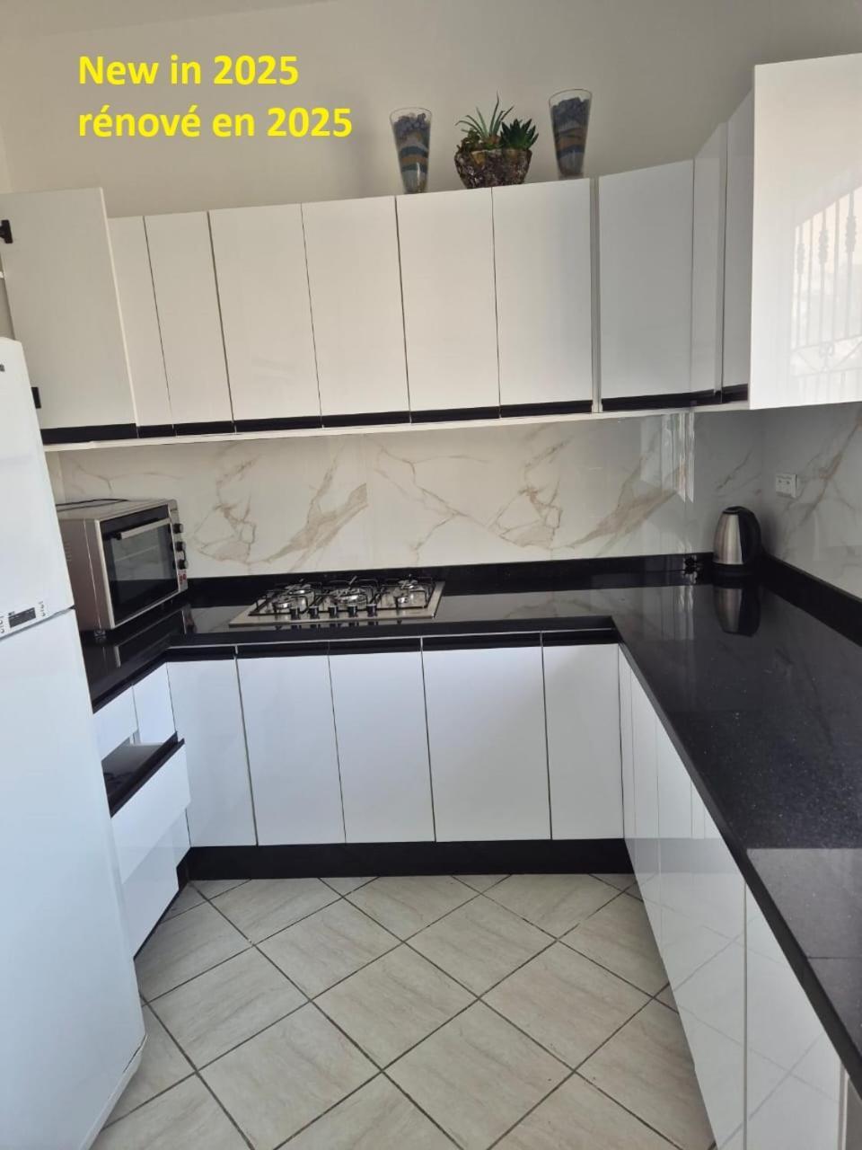 Ferienwohnung Stylish Duplex - Ocean View - Airport - Wifi - Renovated 2025 - 24H Reception Jibila Exterior foto